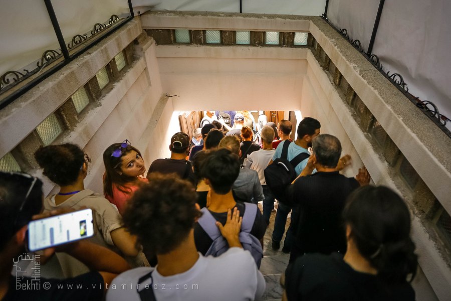 **Une affluence impressionnante à l'entrée de la Cinémathèque de Béjaïa.**