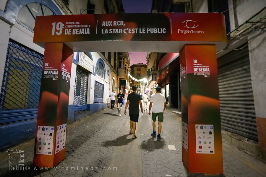 Vers la Place Gueydon, cœur vibrant des RCB