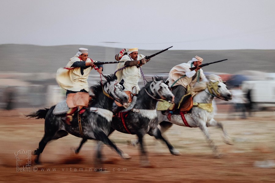 Les cavaliers prêts à tirer la poudre - Waada de Tamesna (Commune El Hassasna, Wilaya de Saida) Mai 2015