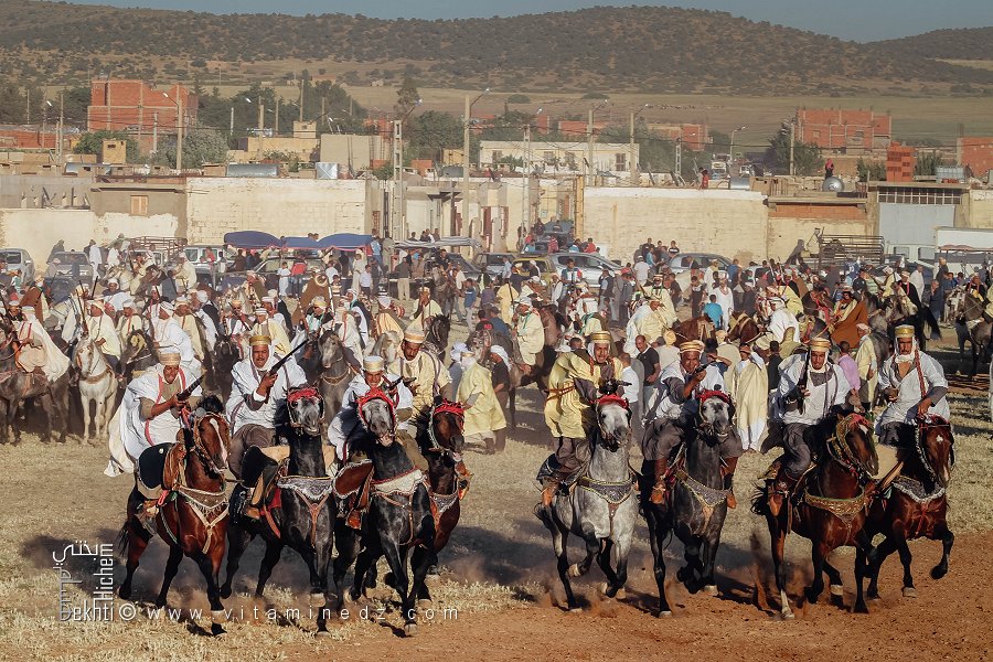 Des cavaliers de plusieurs générations - Waada de Tamesna (Commune El Hassasna, Wilaya de Saida) Mai 2015