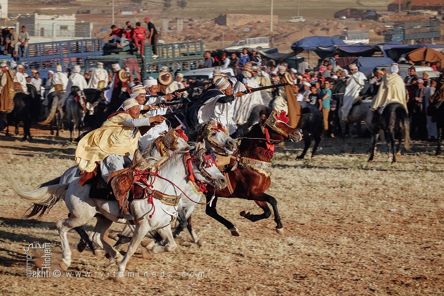 La foule acclame les cavaliers