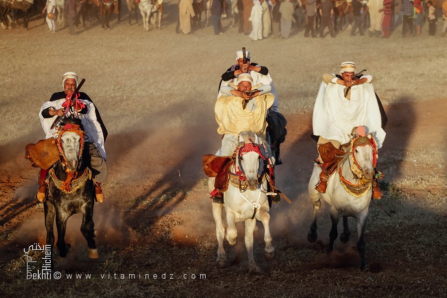 حماس الجمهور في الفانتازيا - وعدة تامسنا (بلدية الحساسنة، ولاية سعيدة) ماي 2015