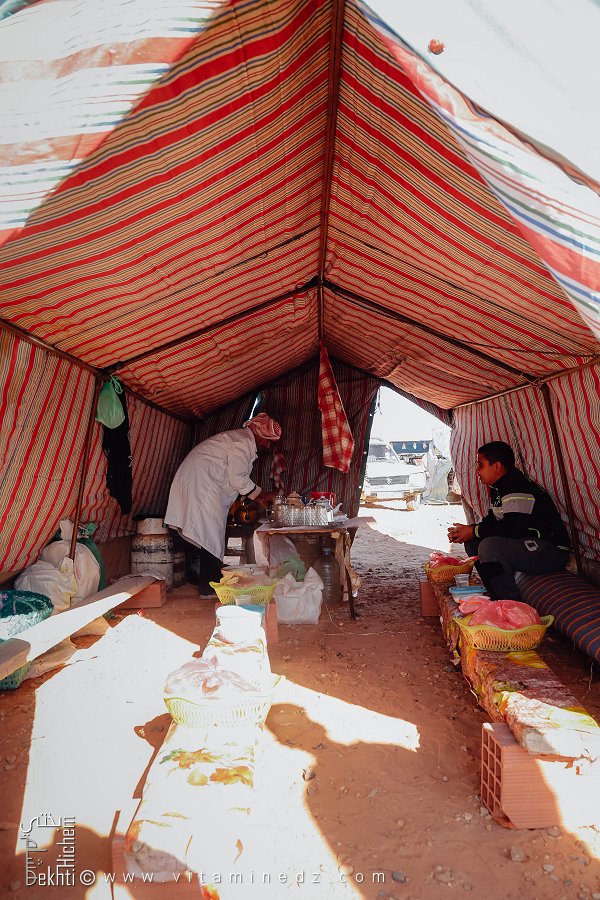Café sous tente : lieu de convivialité et de repos