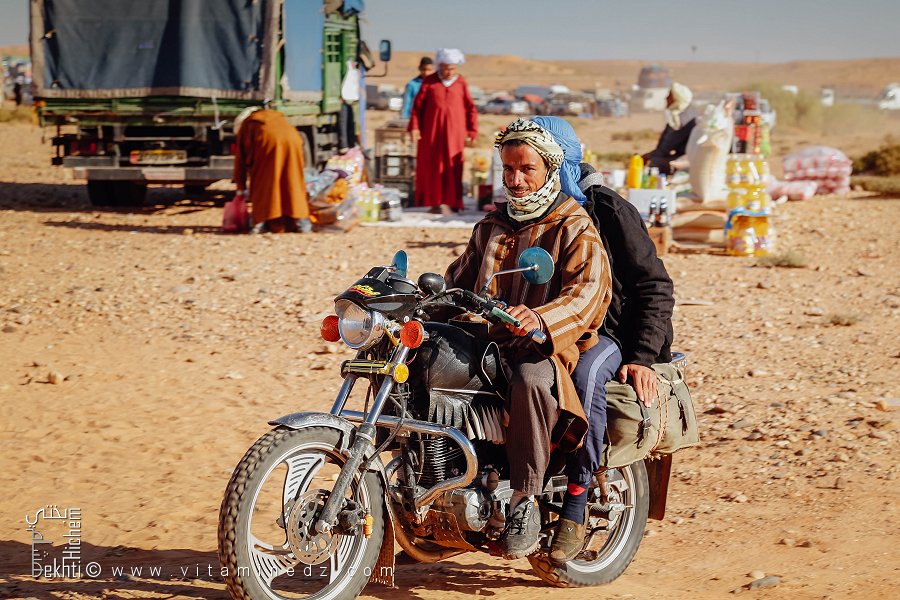Bédouins en moto de désert : modernité et tradition en mouvement