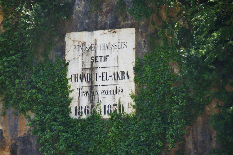 Plaque commémorative du pont Chaabet-El-Akra.