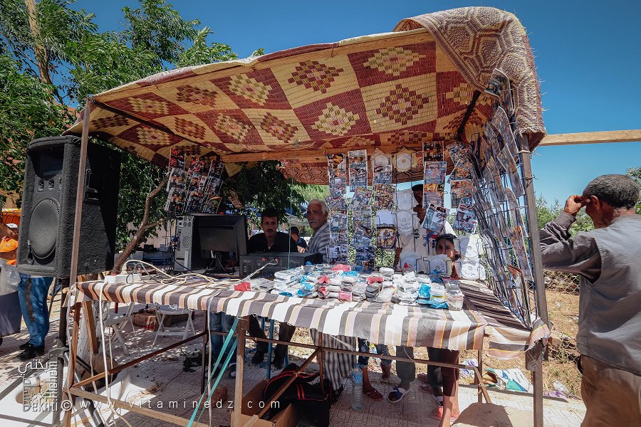 بائع أقراص موسيقى شعبية، الراي، القصبة، الملحون، وعدة هونت، ولاية سعيدة، مايو 2015