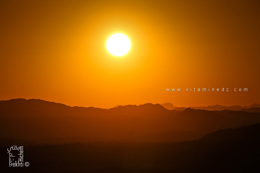 L'éclat du soleil couchant sur Tit - Fête du chameau (Tit, Tamanrasset, Décembre 2013)