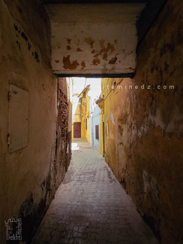 Ruelle étroite et Skifa d'une maison (Derb Beni Djemla, Médina de Tlemcen)