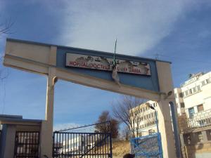 entreé principale de l'hopital youssef damarji