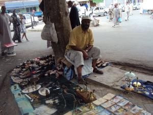 UNE IMAGE DU SOUK INFORMEL EN PLEIN COEUR DE LA VILLE