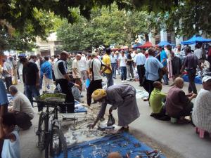 LE SOUK INFORMEL ET QUOTIDIEN EN PLEIN COEUR DE LA VILLE