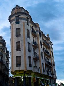 Petit immeuble coloniale d'angle