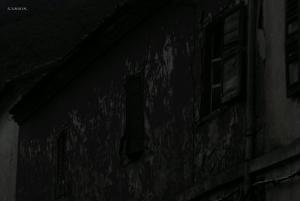 Fermez les portes sur l'esprit de la femme et il s'échappera par la fenêtre ; fermez la fenêtre et il s'échappera par le trou de la serrure ; bouchez la serrure et il s'envolera avec la fumée par la cheminée.