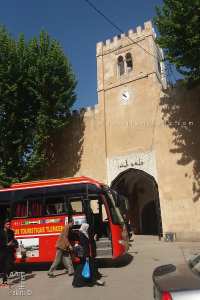 الحافلات السياحية الحمراء في تلمسان: مبادرة عابرة