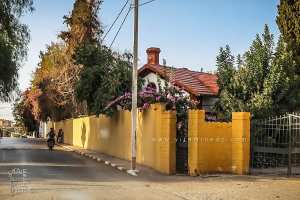 Mémoire chaleureuse de la Ville de Sidi Bel Abbès : petite maison à toiture rouge sur la rue Sabra et Chatila