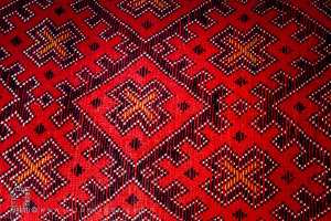 Motifs en losanges noirs et rouges – Tapis du Djebel Amour (Aflou, Wilaya de Laghouat)