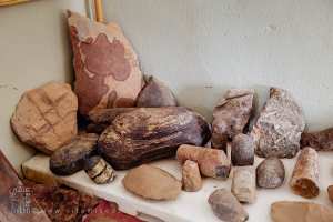 Blocs de pierre au musée d’Ougarta