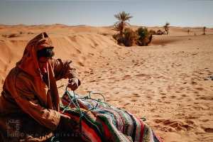 ابن محمود يفكّ الخيمة استعدادًا للرحيل