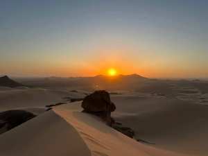 Au pied de l'Assekrem, assister au coucher du soleil .