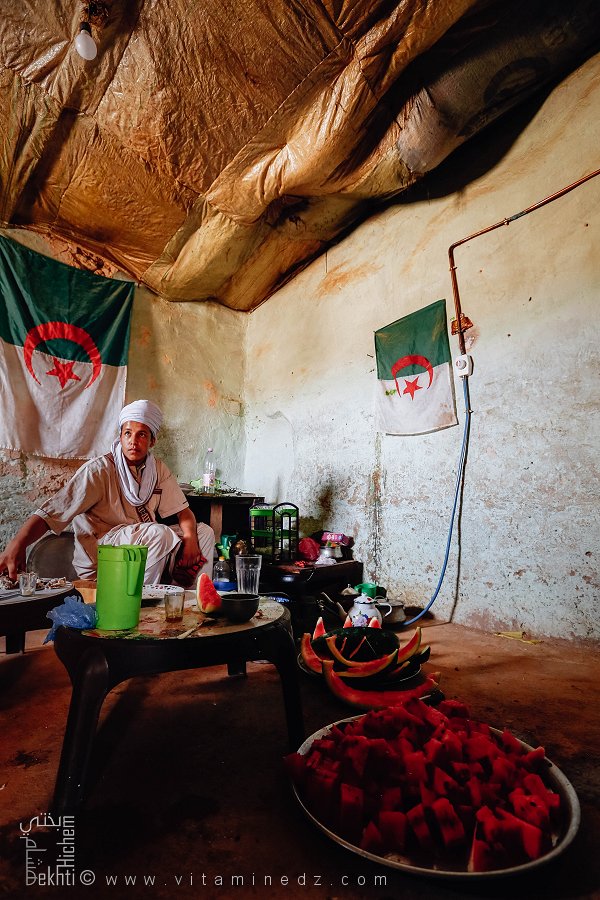 Préparation du couscous dans la cuisine de la Zaouia Mouahdine (Commune de Rogassa, Wilaya d'El Bayadh)