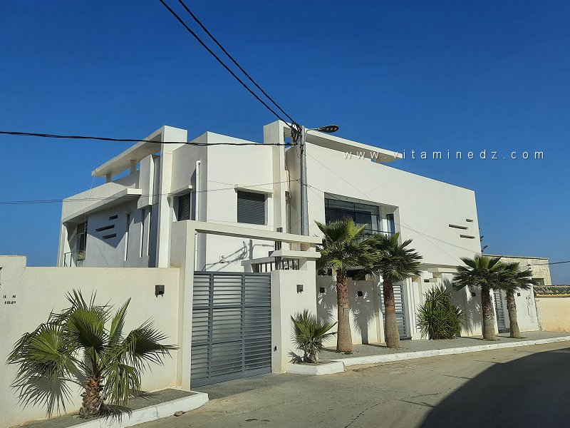 Belle villa moderne à Tlemcen (quartier Sidi Tahar)