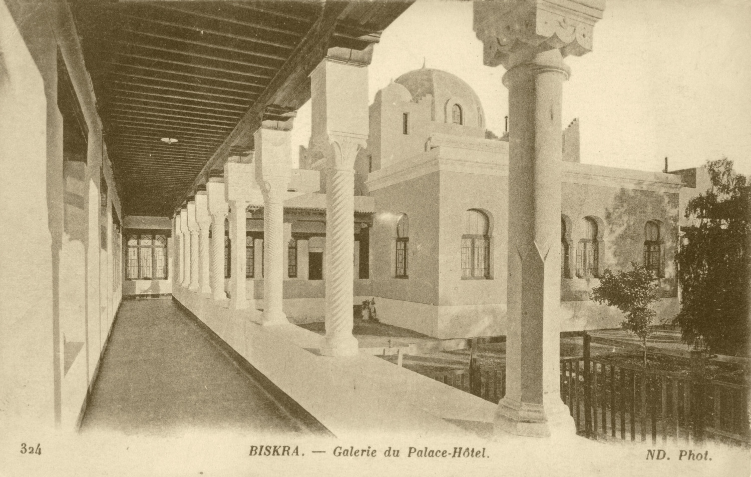 Galerie du Palace Hôtel à Biskra