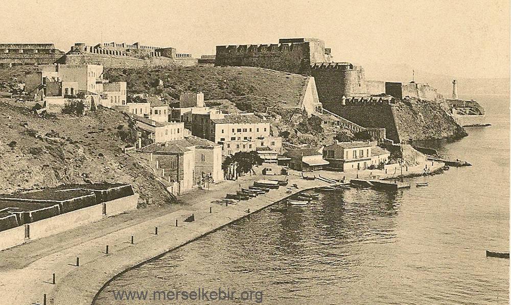 Le Phare de Mers-el-Kébir vu depuis Saint-André