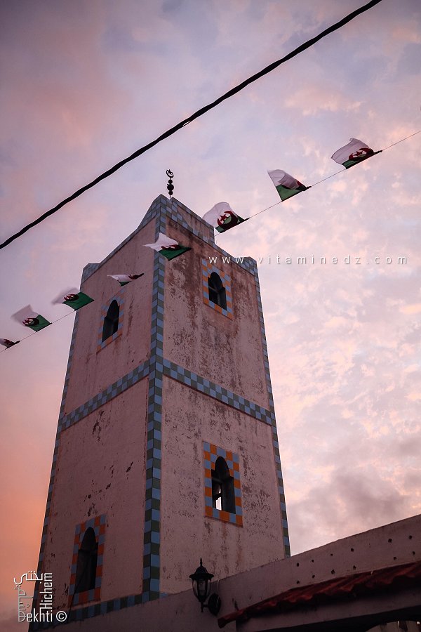 مسجد المدادحة: هندسة معمارية فريدة في قلب التقاليد