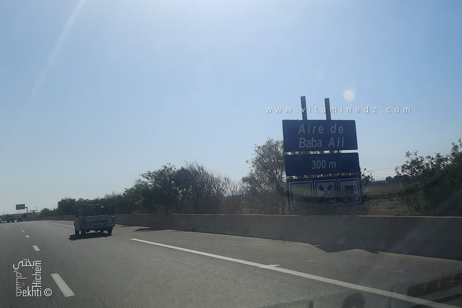 منطقة بابا علي على الطريق السيار شرق-غرب في ولاية معسكر