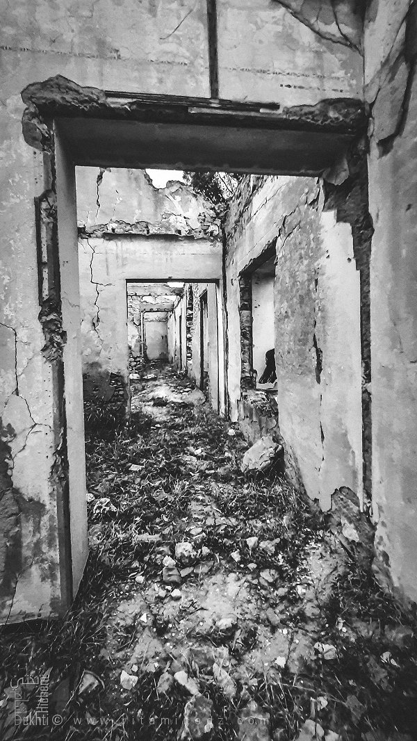 Sous le gris d’un ciel de fin d’été, j’ai fait halte à Aïn Zoudj Abid, que certains appellent encore Baouzine.