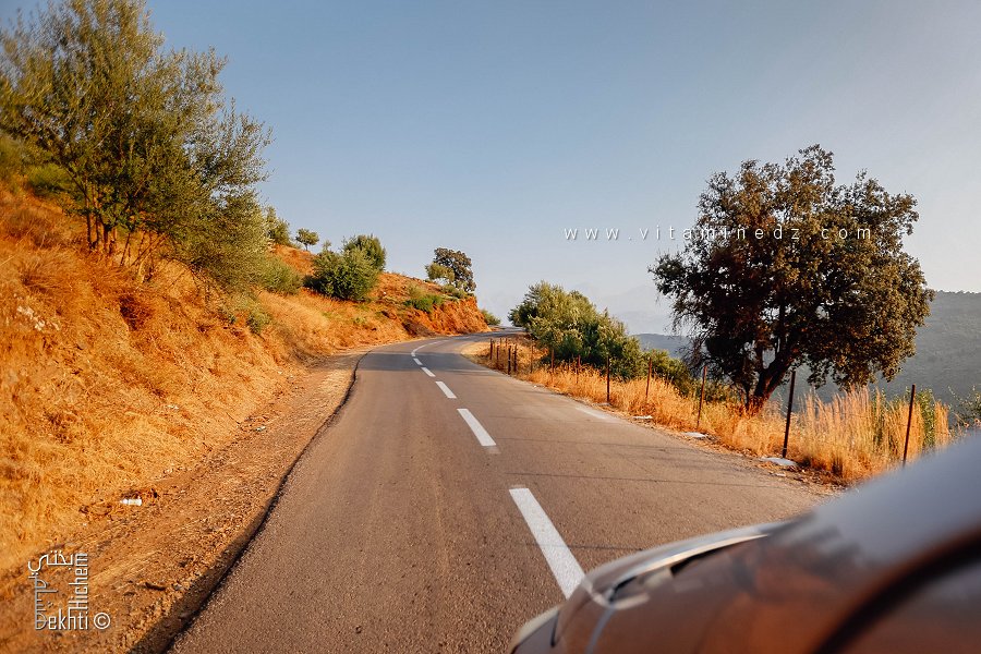 Escalader les routes sinueuses vers Ath Yenni