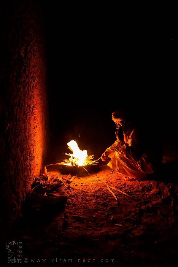 السهر الصحراوي حول النار حينون  (بلدية فقارة الزوى، ولاية تمنراست)