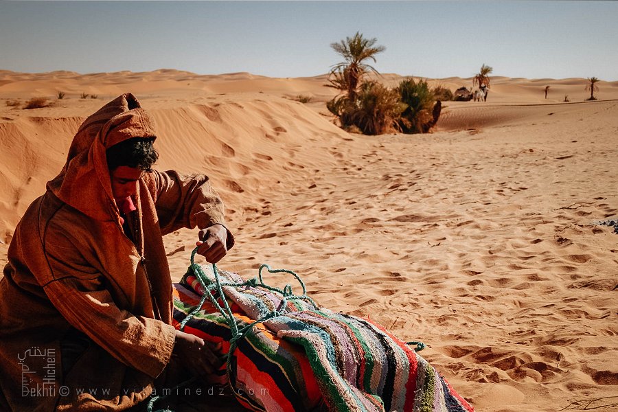 ابن محمود يفكّ الخيمة استعدادًا للرحيل