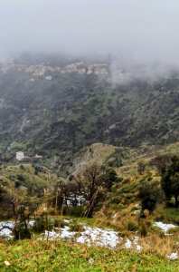 Illoula,un village dans le brouillard