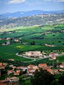 FRIKAT   Vue sur le Lycée Colonel Amar OUAMRANE