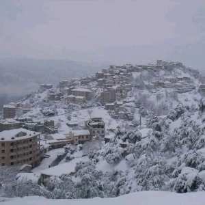 Azouza (Iaazouzen )  Larbaa Nath irathen sous la neige,