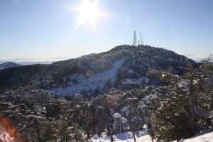 Le point plus haut du village est situé à 1 535 mètres d'altitude, à l'antenne de Chréa.