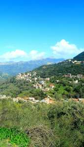 Le village de Aït Adella se situe dans la commune de Illilten