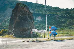 يغادر الطريق الوطني رقم 22 مدينة بني صاف متجهًا نحو الغرب في اتجاه تلمسان وأولهاسة.