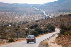 Sur la route de Tinkial, dans les traces d’une Peugeot 404