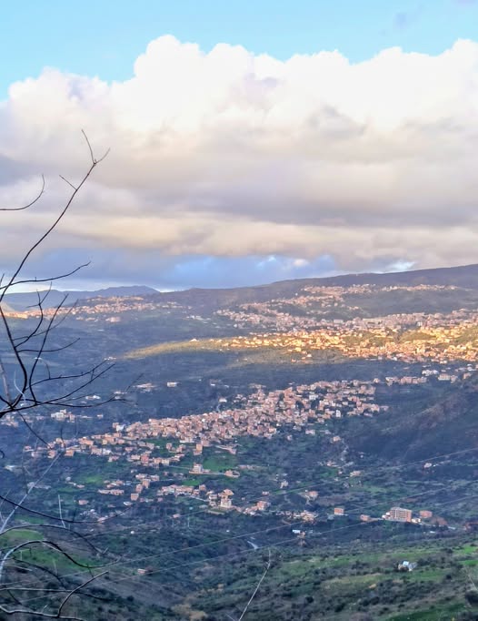 Du côté de Bouzeggane, le beau village de Sahel.