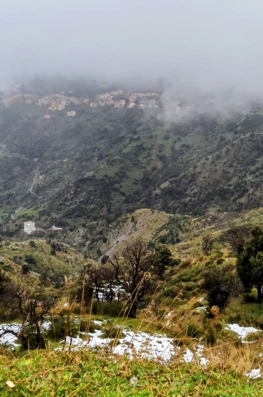 Illoula,un village dans le brouillard