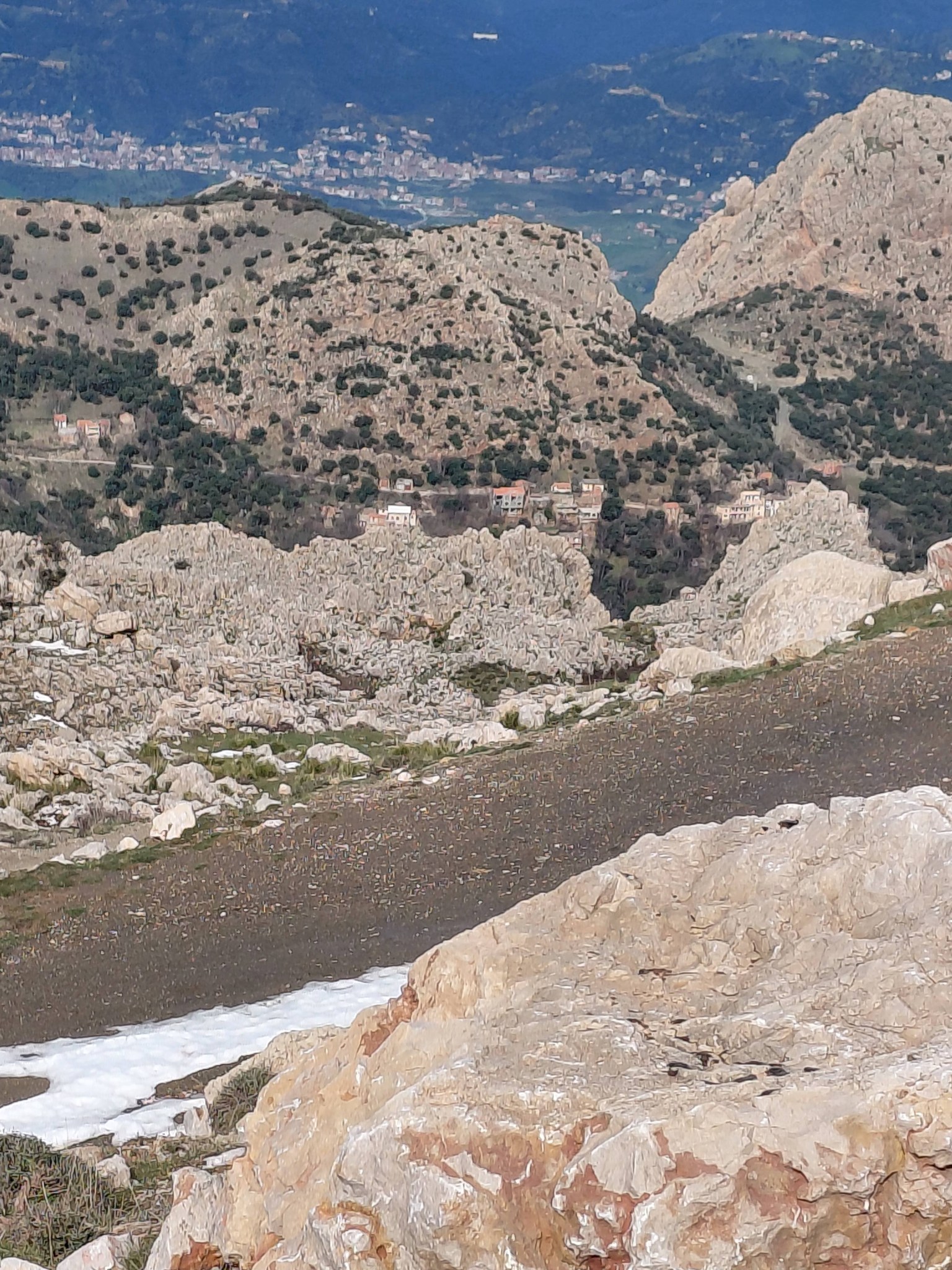 Vue panoramique d’un Village de Djurdjura .