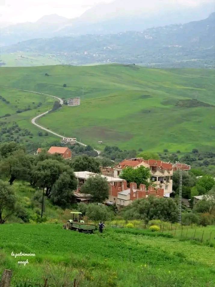 Vue sur l'Azaghar (la plaine) des Ouadias depuis les hauteurs d 'Agouni Gueghrane