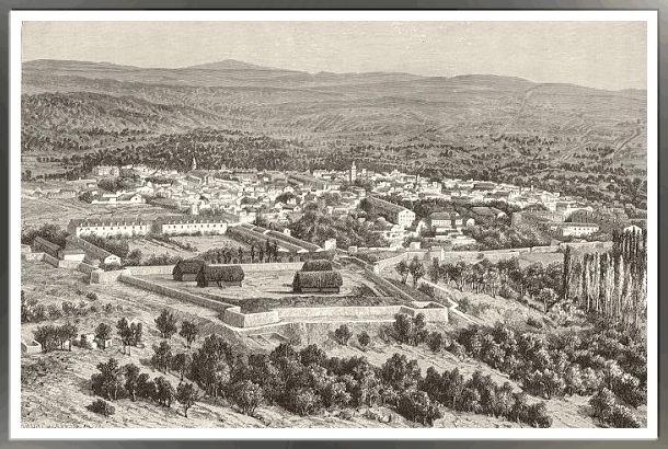 Image représente une vue panoramique de la ville de Tlemcen, en Algérie, datant du XIXe siècle.