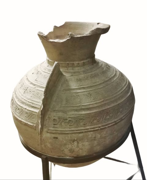 Pot en céramique islamique de Tlemcen – XVe siècle (Musée Zabana Oran)