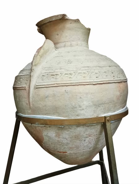 جرة فخارية إسلامية من تلمسان – القرن الخامس عشر (المتحف العمومي الوطني احمد زبانة)