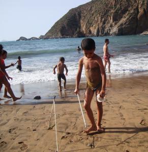 ألأطفال وقضبان الحديد