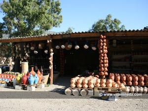 أواني فخارية في منطقة سيدي عيش