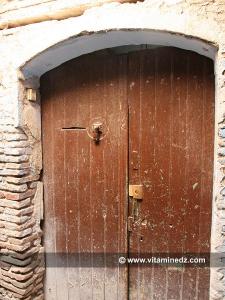 Vieille porte d'une maison à Derb Sidi el Abdelli à Tlemcen